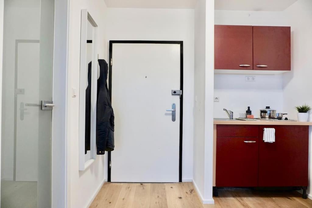 Neu Modernes Apartment In Top Lage, Free Parking Max 1,65M Hoehe Und 1,8M Breite كارلسروه المظهر الخارجي الصورة