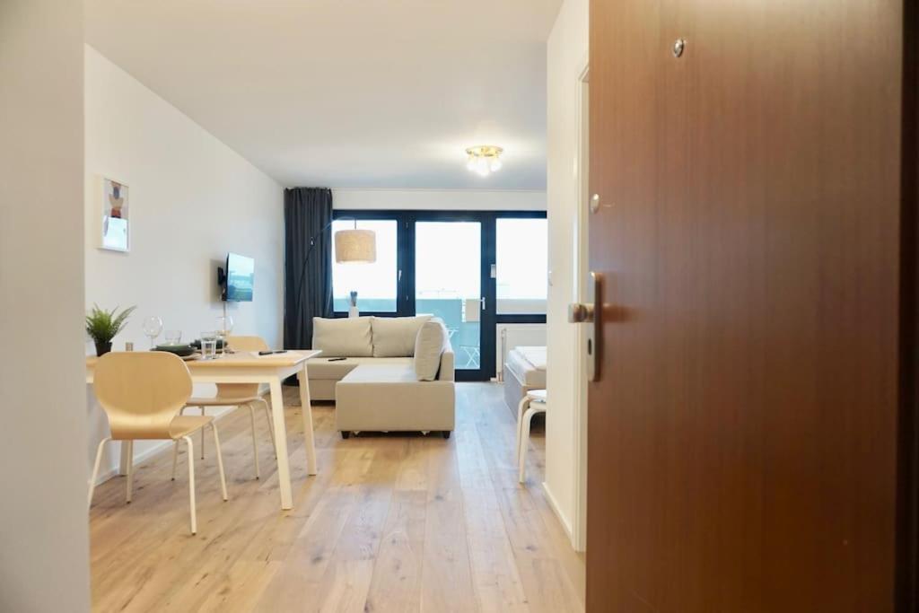 Neu Modernes Apartment In Top Lage, Free Parking Max 1,65M Hoehe Und 1,8M Breite كارلسروه المظهر الخارجي الصورة