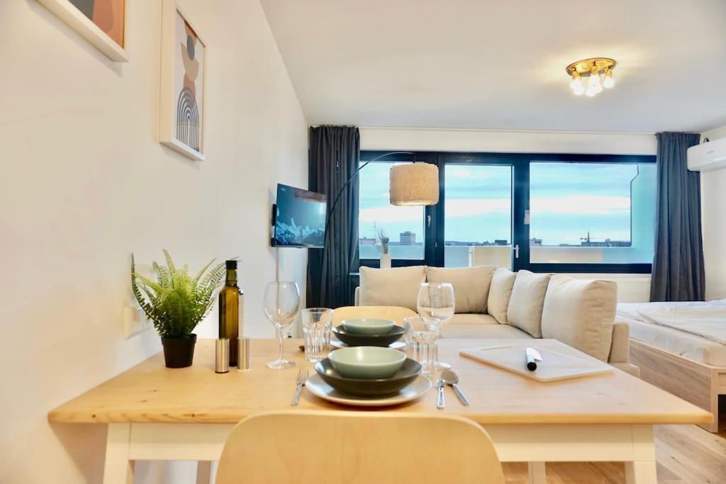 Neu Modernes Apartment In Top Lage, Free Parking Max 1,65M Hoehe Und 1,8M Breite كارلسروه المظهر الخارجي الصورة