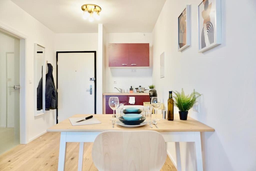 Neu Modernes Apartment In Top Lage, Free Parking Max 1,65M Hoehe Und 1,8M Breite كارلسروه المظهر الخارجي الصورة