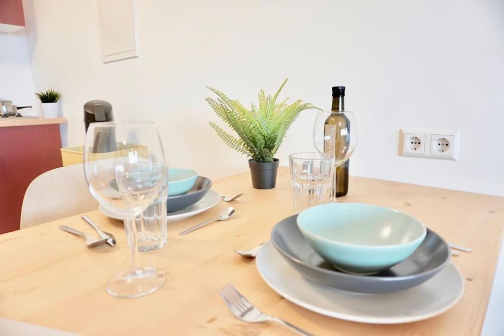 Neu Modernes Apartment In Top Lage, Free Parking Max 1,65M Hoehe Und 1,8M Breite كارلسروه المظهر الخارجي الصورة