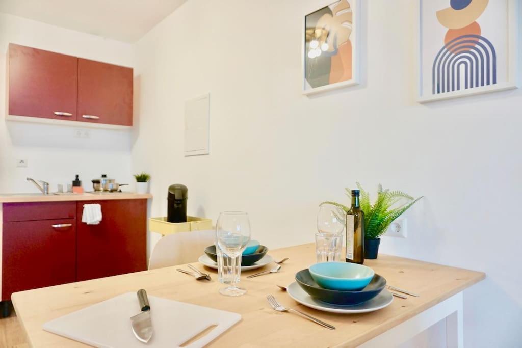Neu Modernes Apartment In Top Lage, Free Parking Max 1,65M Hoehe Und 1,8M Breite كارلسروه المظهر الخارجي الصورة