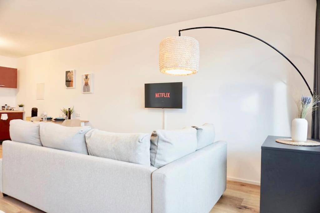 Neu Modernes Apartment In Top Lage, Free Parking Max 1,65M Hoehe Und 1,8M Breite كارلسروه المظهر الخارجي الصورة