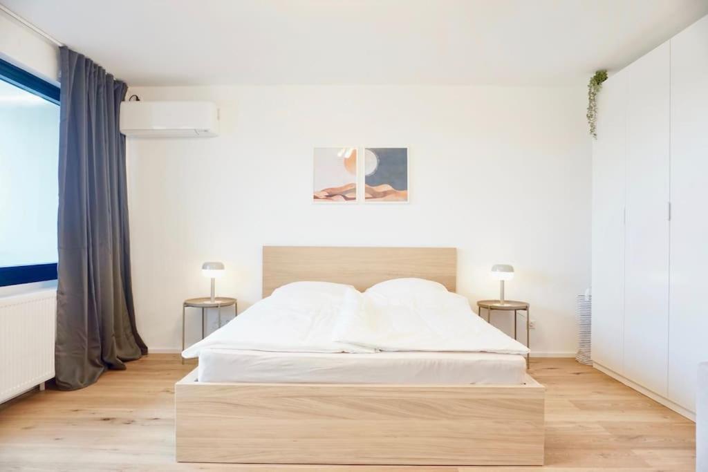 Neu Modernes Apartment In Top Lage, Free Parking Max 1,65M Hoehe Und 1,8M Breite كارلسروه المظهر الخارجي الصورة