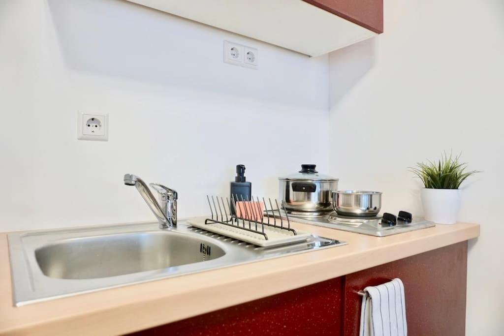 Neu Modernes Apartment In Top Lage, Free Parking Max 1,65M Hoehe Und 1,8M Breite كارلسروه المظهر الخارجي الصورة