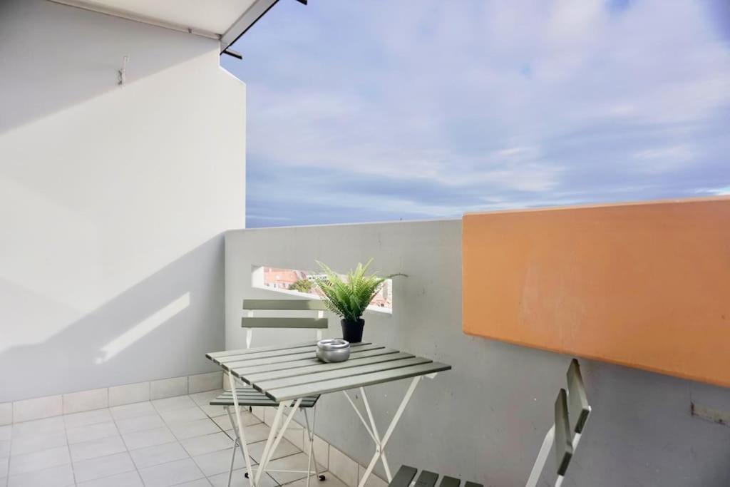 Neu Modernes Apartment In Top Lage, Free Parking Max 1,65M Hoehe Und 1,8M Breite كارلسروه المظهر الخارجي الصورة