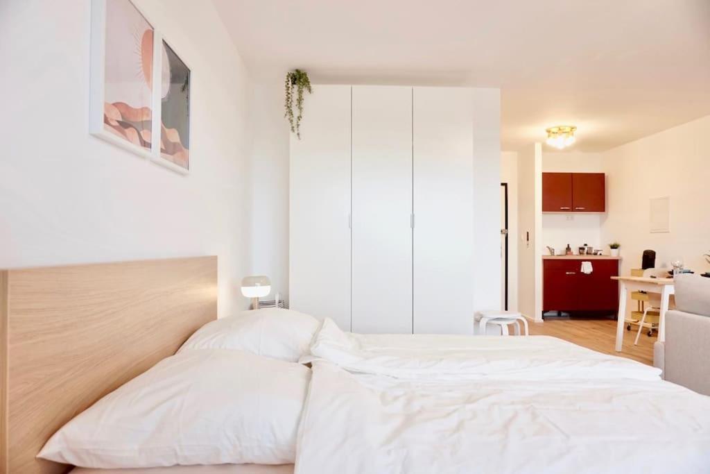 Neu Modernes Apartment In Top Lage, Free Parking Max 1,65M Hoehe Und 1,8M Breite كارلسروه المظهر الخارجي الصورة