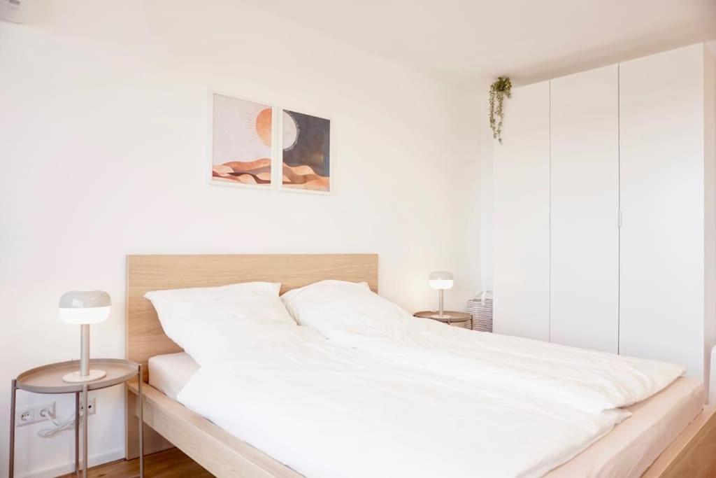 Neu Modernes Apartment In Top Lage, Free Parking Max 1,65M Hoehe Und 1,8M Breite كارلسروه المظهر الخارجي الصورة